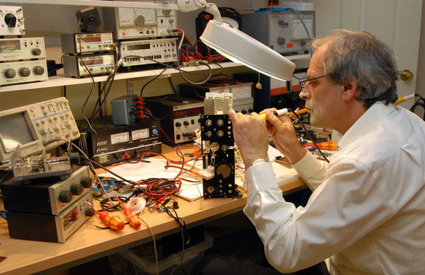 英国留学指南 顶尖电子与网络工程专业院校深度解析